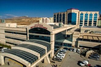 Siirt Eğitim ve Araştırma Hastanesi doktor istifaları ile gündeme geldi.
