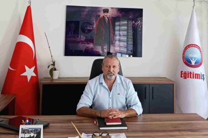 Eğitim İş İzmir 3 Nolu Şube Başkanı Barış Düdü, 'Bayrak, İstiklal
