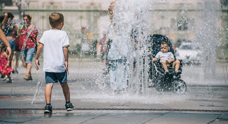 Europe heatwave breaks records as UN agencies ramp up health warnings