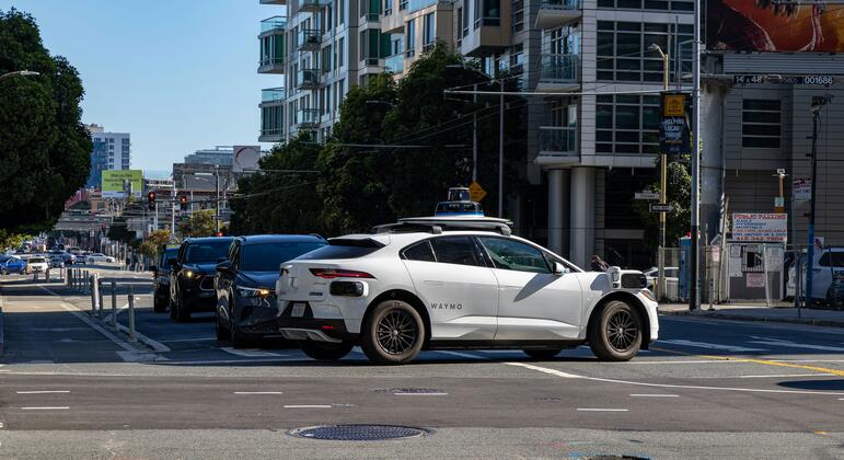 New global rules clear the road for driverless vehicles