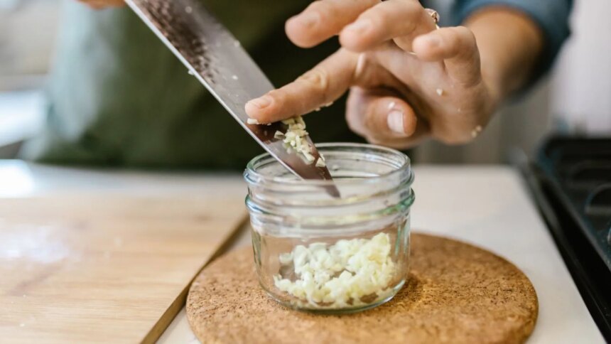 Raw Or Cooked: What Is The Best Way To Eat Garlic To Control Blood Sugar?