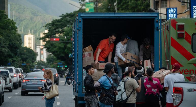 Venezuela quake: Search goes on for survivors amid ‘impossible odds’