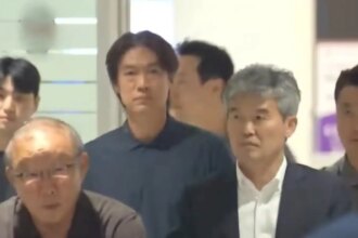 South Korea Coach Fails To Dodge Angry Fans, Sneak Attempt At Airport Falls Flat. Watch