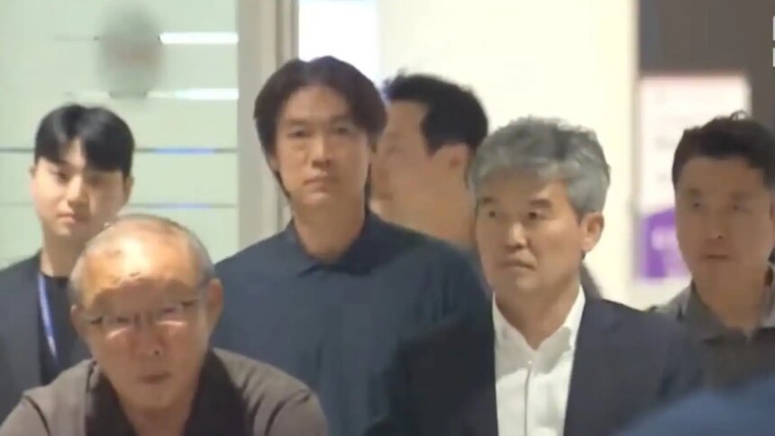 South Korea Coach Fails To Dodge Angry Fans, Sneak Attempt At Airport Falls Flat. Watch