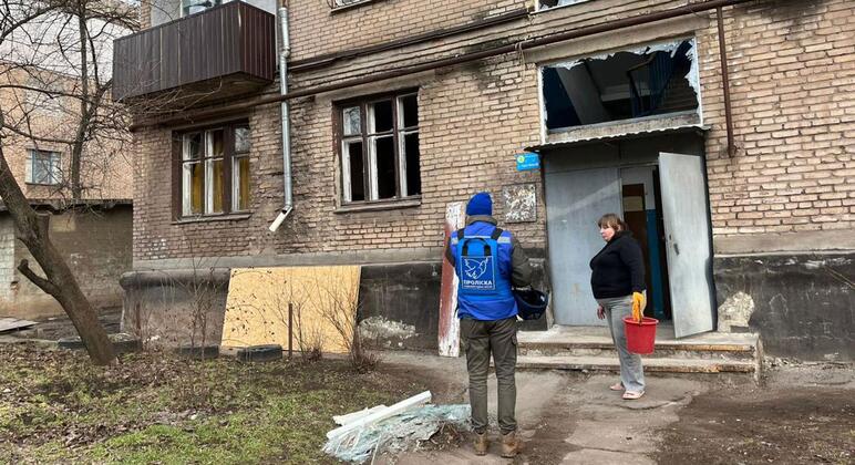 Deadly Russian strikes on Ukrainians ‘simply trying to live their lives’ must stop, says senior UN official