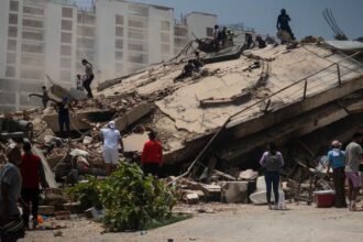 Venezuela quake: Key services crippled and health workers missing