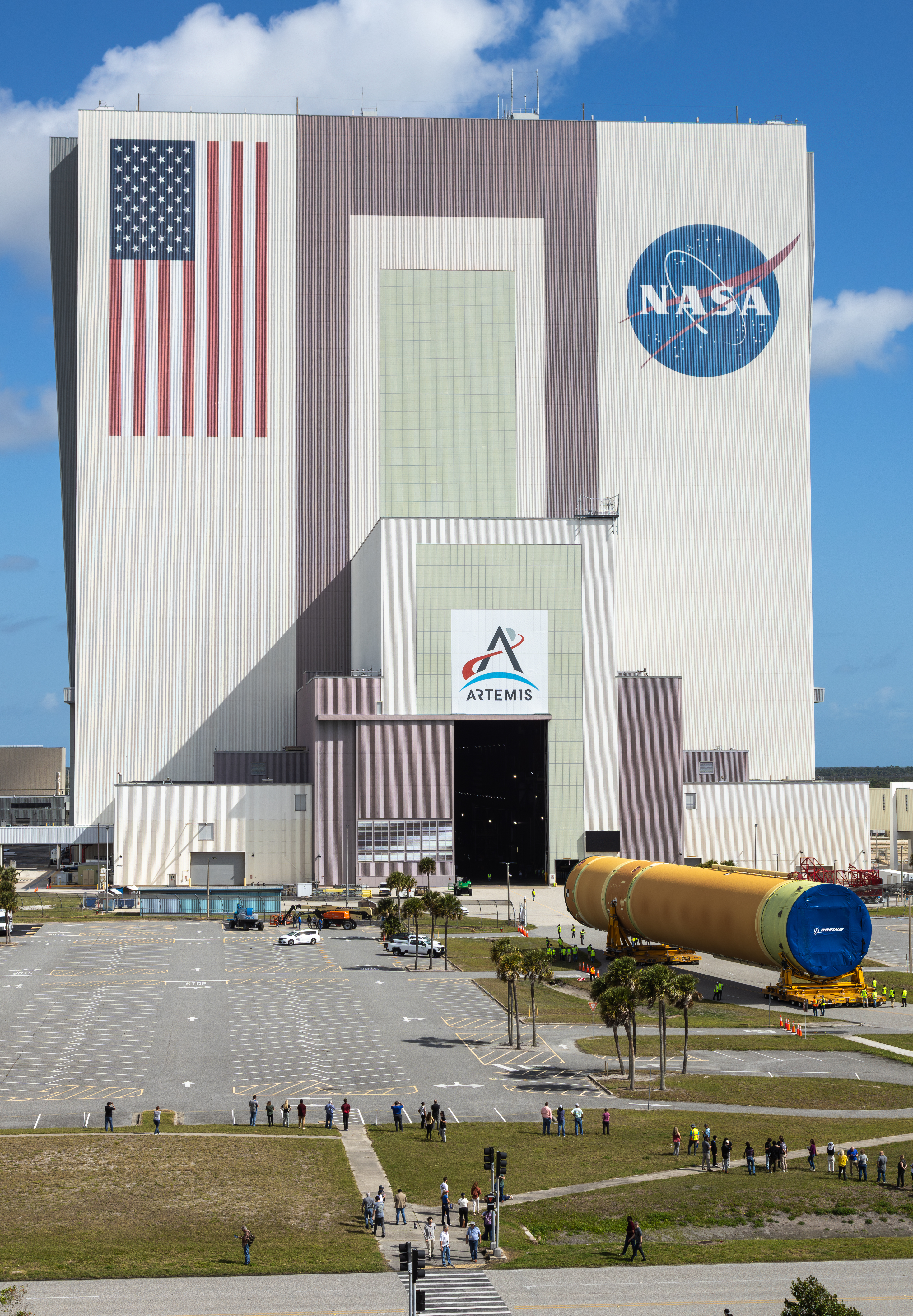 Artemis III SLS çekirdek basamağı NASA Kennedy Uzay Merkezi'nde