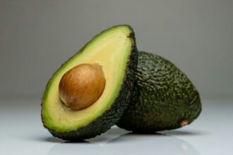 5 Incredible Things That Happen When You Eat An Avocado Every Day