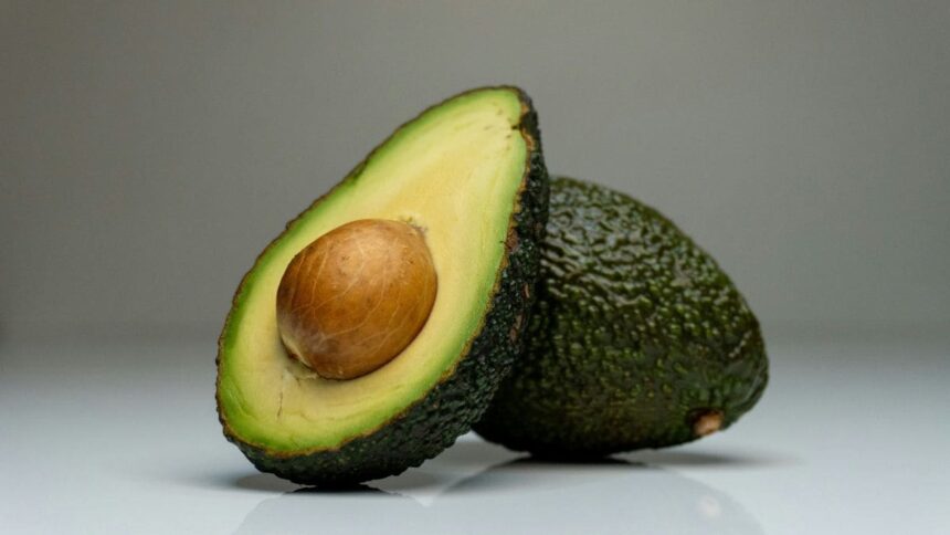 5 Incredible Things That Happen When You Eat An Avocado Every Day