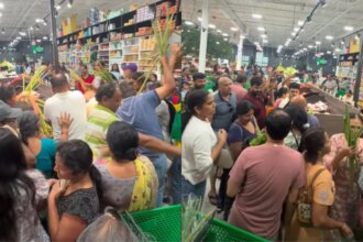 Video: Indian Grocery Store Opens In New Jersey, Huge Discounts Lead To Utter Chaos