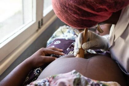 Restoring dignity: Senegalese surgeon and Burundian foundation win reproductive health awards