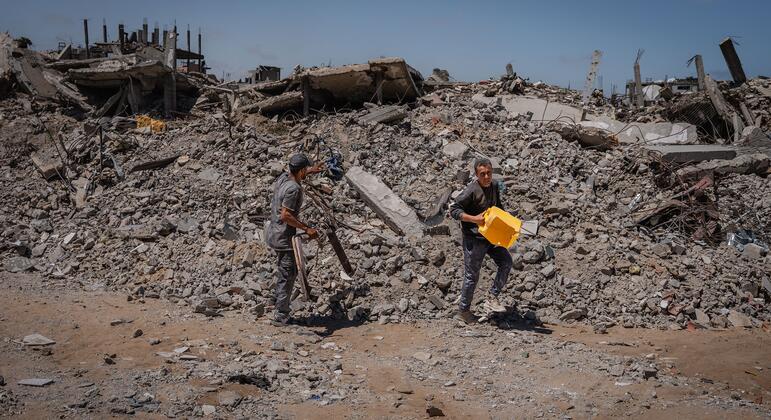 Israeli attacks on Gaza intensify amid surge of West Bank settler violence