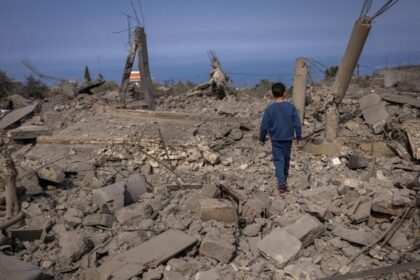 Thousands prevented from returning home to southern Lebanon