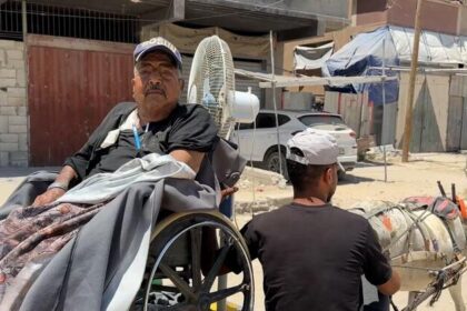 Gaza: Dialysis patients face grueling hospital journey by donkey cart