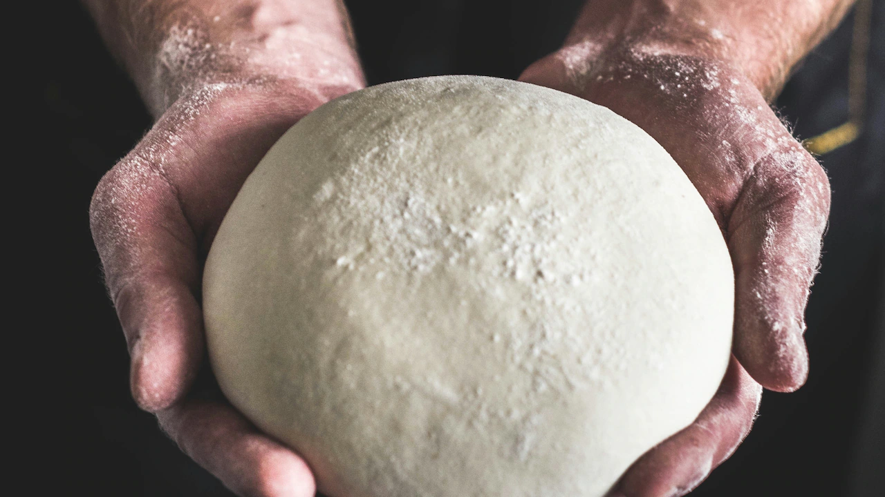 2 Simple Ways To Knead Dough Without Using Your Hands
