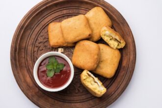 9 Quick And Easy Snacks To Enjoy The Monsoon Showers With Your Chai