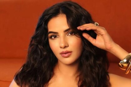 Jasmin Bhasin Shows How She Spends A Rainy Day With Tea And Indian Snacks