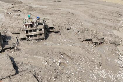 Deadly floods cause widespread destruction in China, Nepal