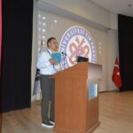 Prof. Dr. Tahir Yağdı, tıp fakültesi öğrencilerine hekimliğin yol haritasını anlattı