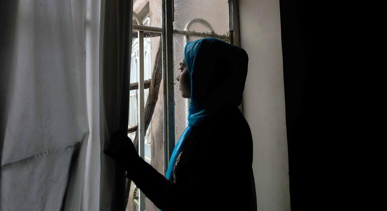 Afghanistan: Women face fresh dress code arrests amid record refugee returns