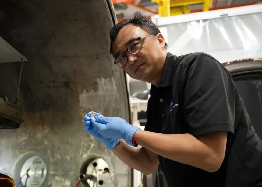 NASA Develops Batteries to Power Humanity's Return to Moon