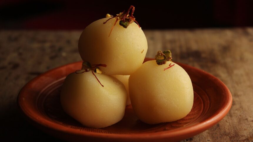 Heading To A Durga Puja Pandal? Dont Miss These 8 Iconic Bengali Dishes